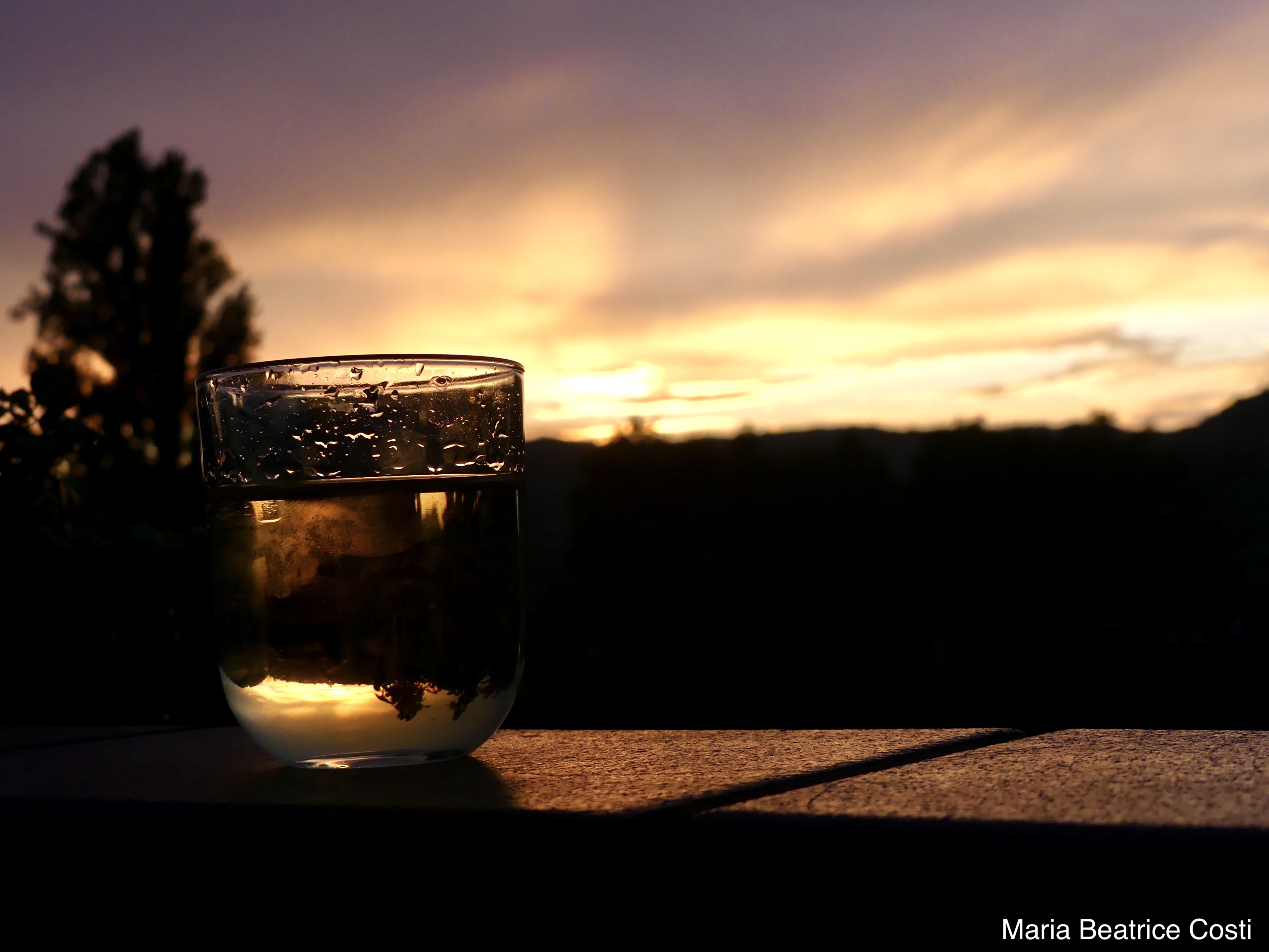 Martini bianco, tramonto al balcone