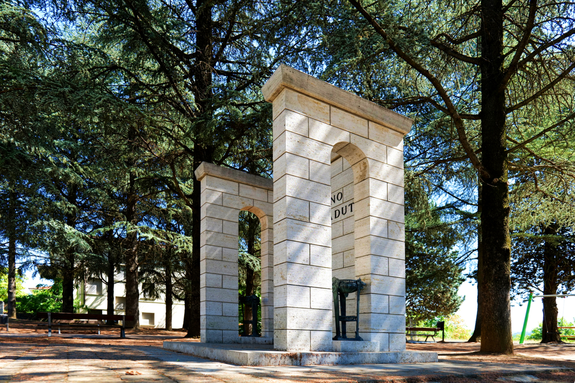 Prignano Monumento ai Caduti 2